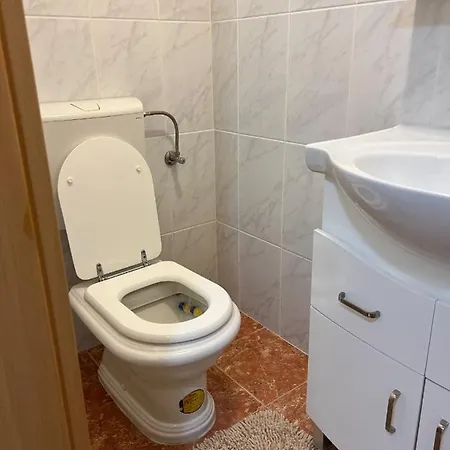 Spacious With 2 Bathrooms, Near And Center 公寓 *