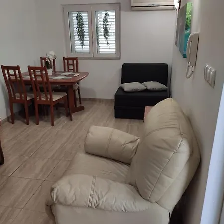 Spacious With 2 Bathrooms, Near And Center 斯普利特