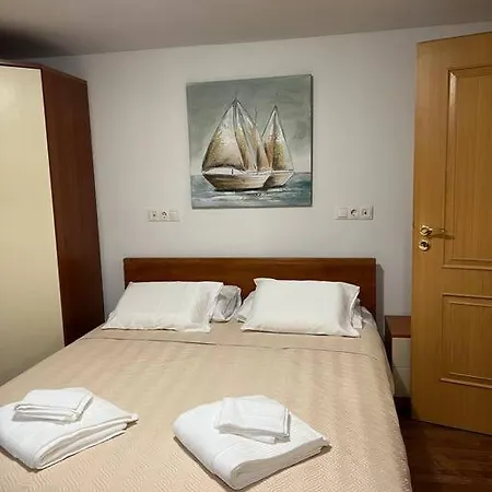 شقة Spacious With 2 Bathrooms, Near And Center *