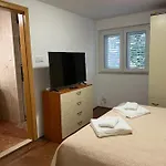Spacious With 2 Bathrooms, Near And Center