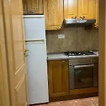 Spacious With 2 Bathrooms, Near And Center Lägenhet *