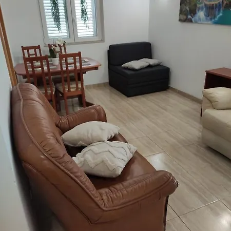 Spacious With 2 Bathrooms, Near And Center Appartement *