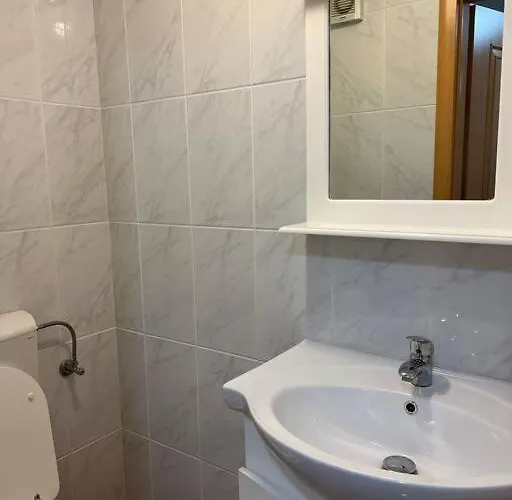 Spacious With 2 Bathrooms, Near And Center Appartement