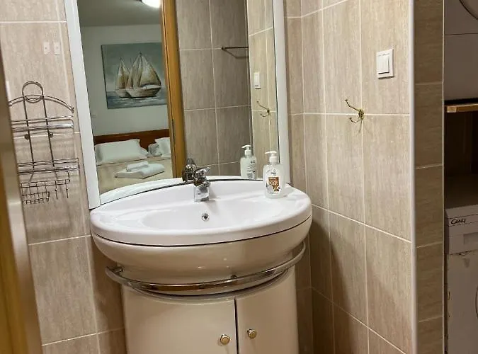 Spacious With 2 Bathrooms, Near And Center Appartement Split