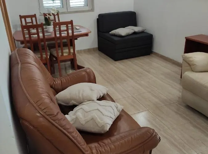 Spacious With 2 Bathrooms, Near And Center Appartement *