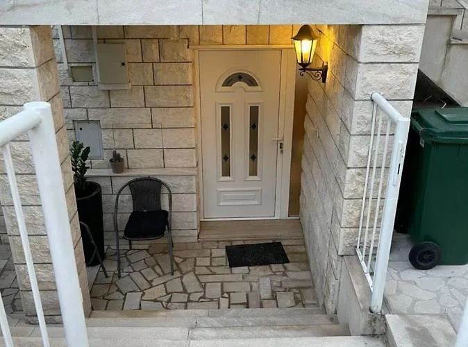 Appartement Spacious With 2 Bathrooms, Near And Center