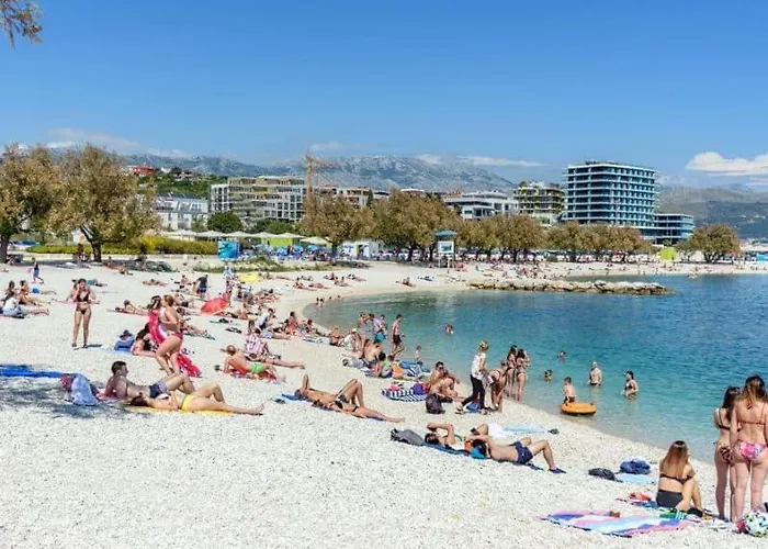 Spacious With 2 Bathrooms, Near And Center *