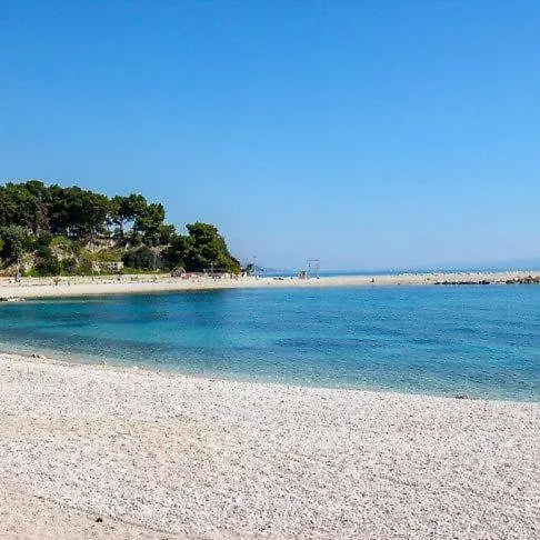 Spacious With 2 Bathrooms, Near And Center *